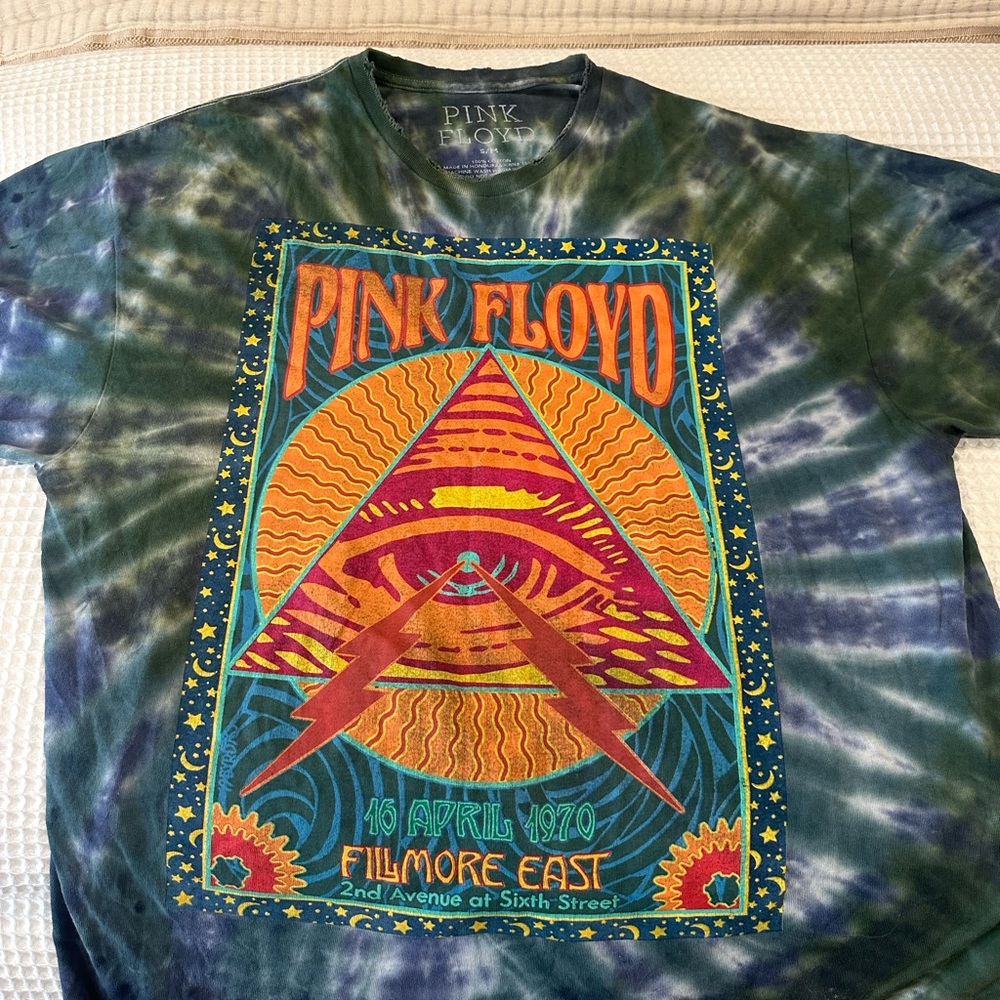 urban outfitters band tshirt size s/m